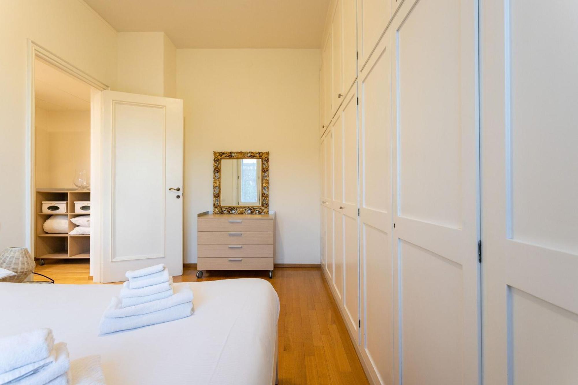 Serra 2br With Terrace By Halldis
