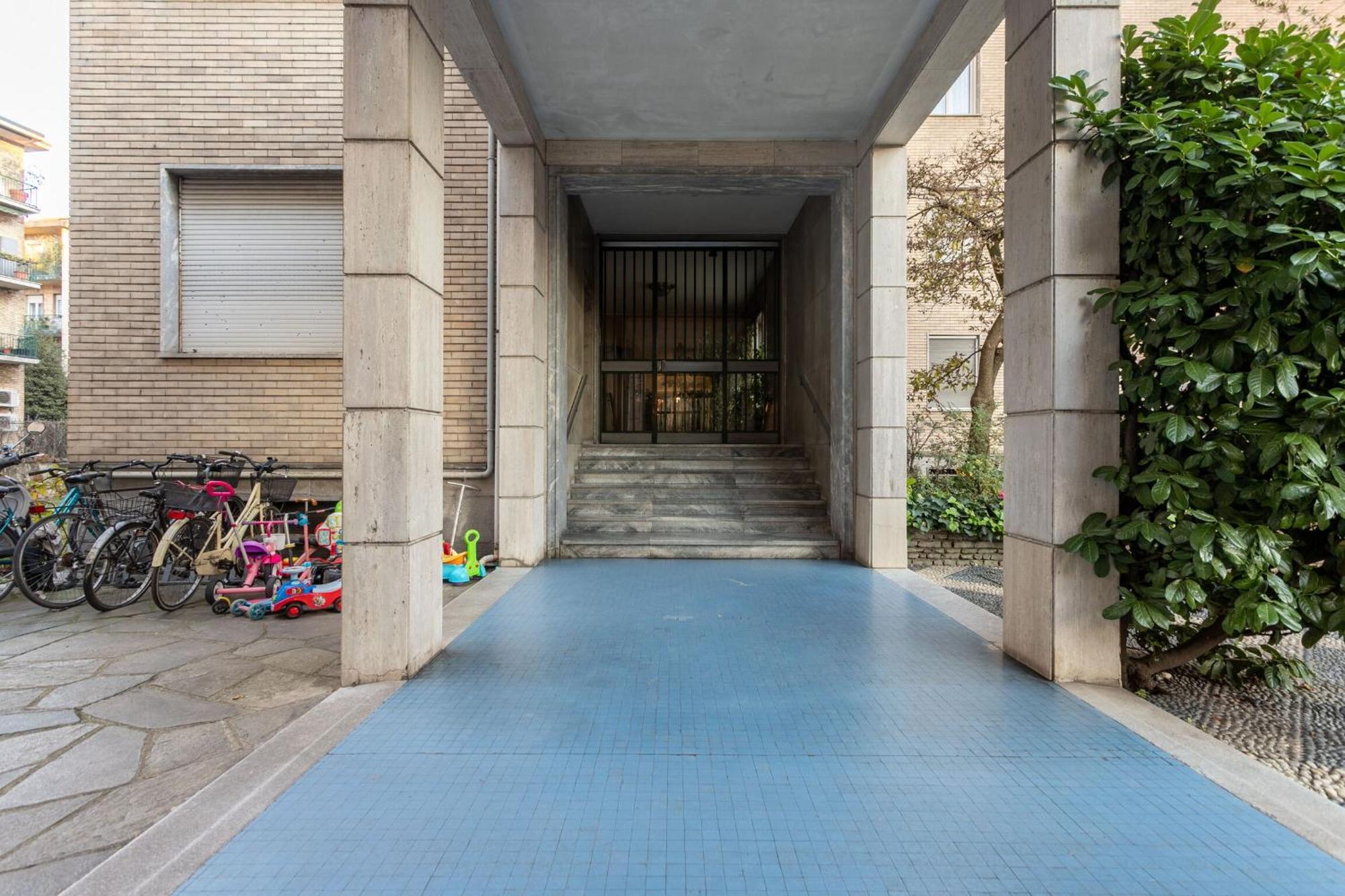 Apartment Serra 2br With Terrace By Halldis Milan
