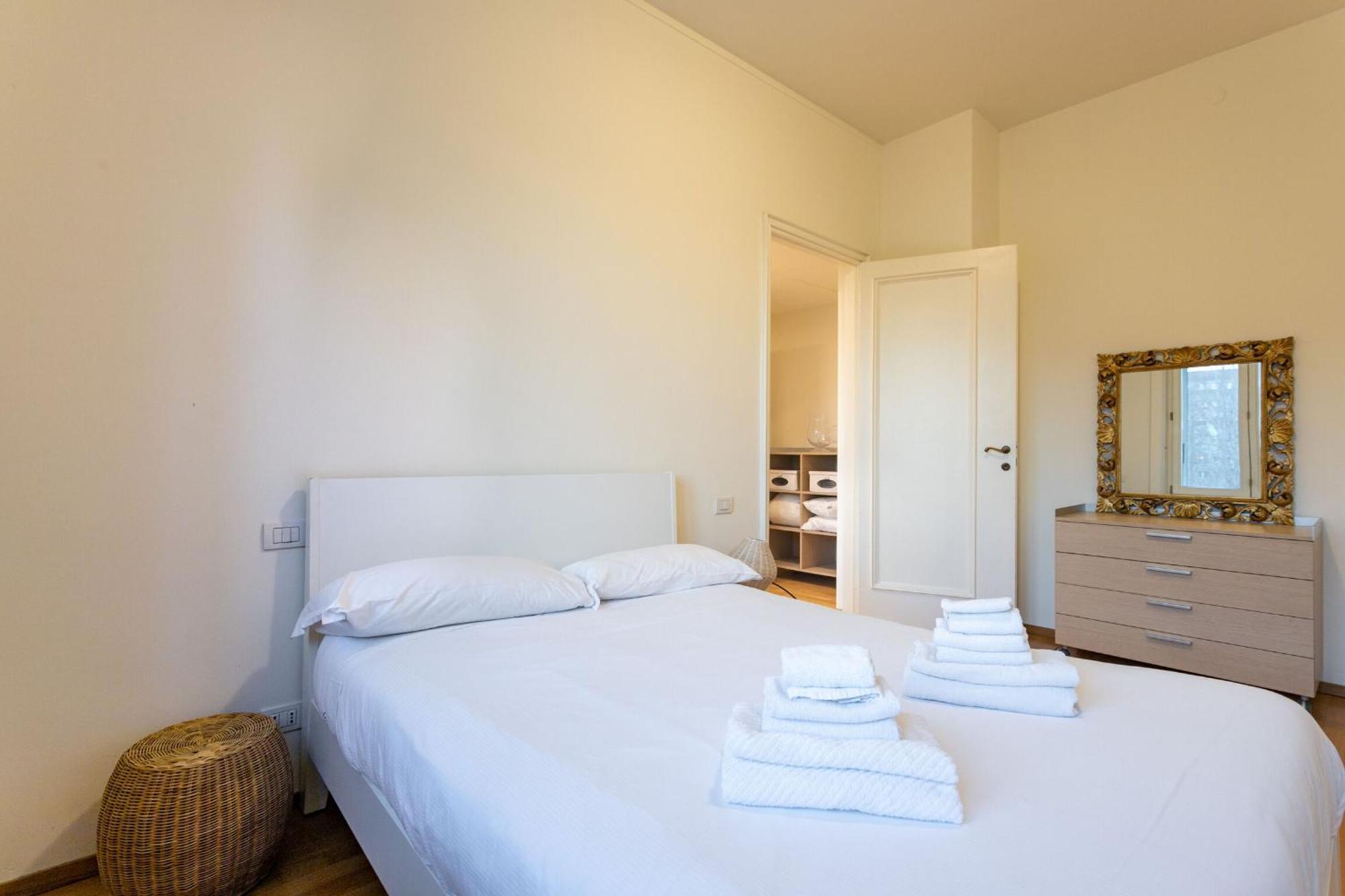 Serra 2br With Terrace By Halldis
